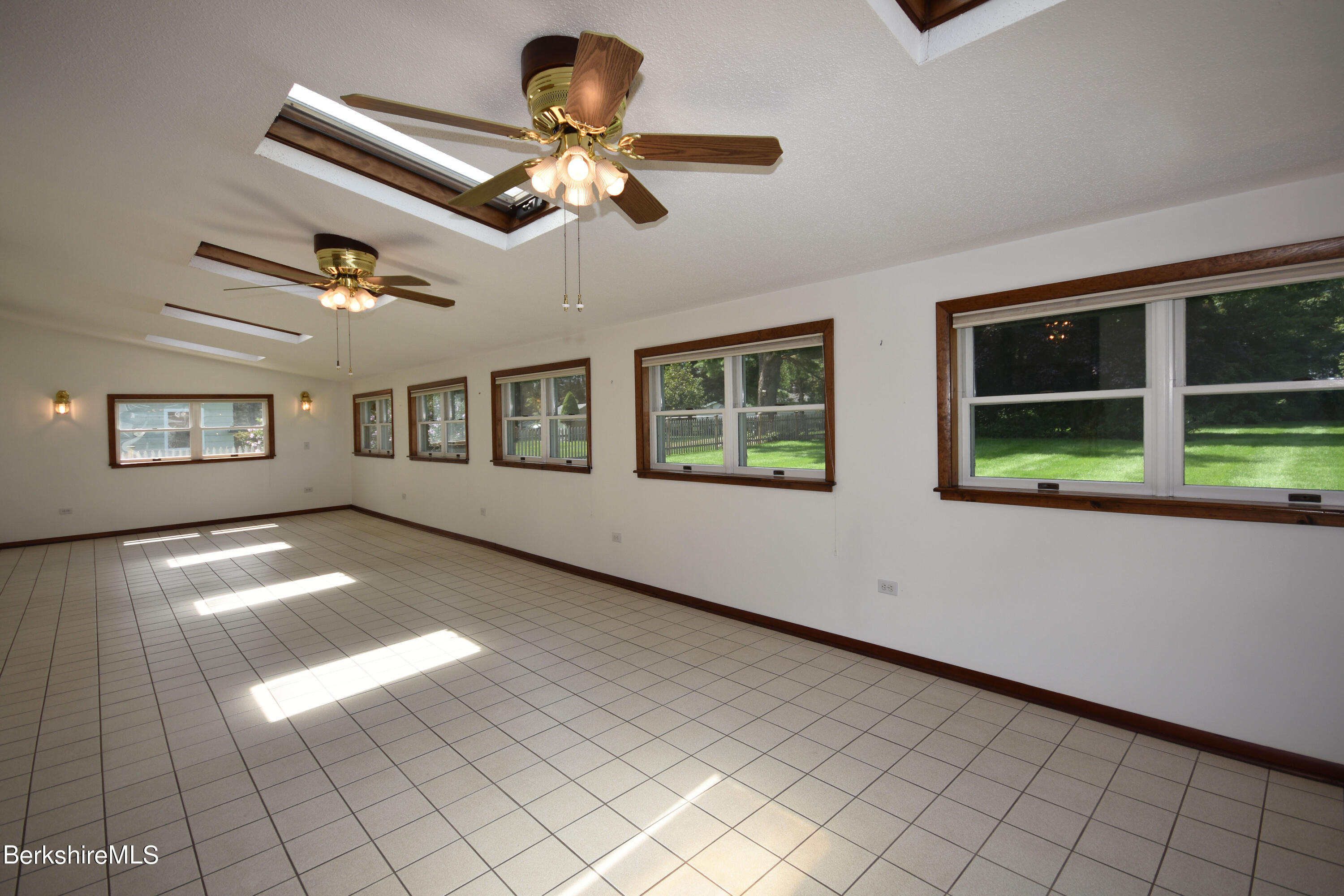 41 Oak Hill Road Pittsfield, MA 01201 - Photo 16 of 45 Sunroom