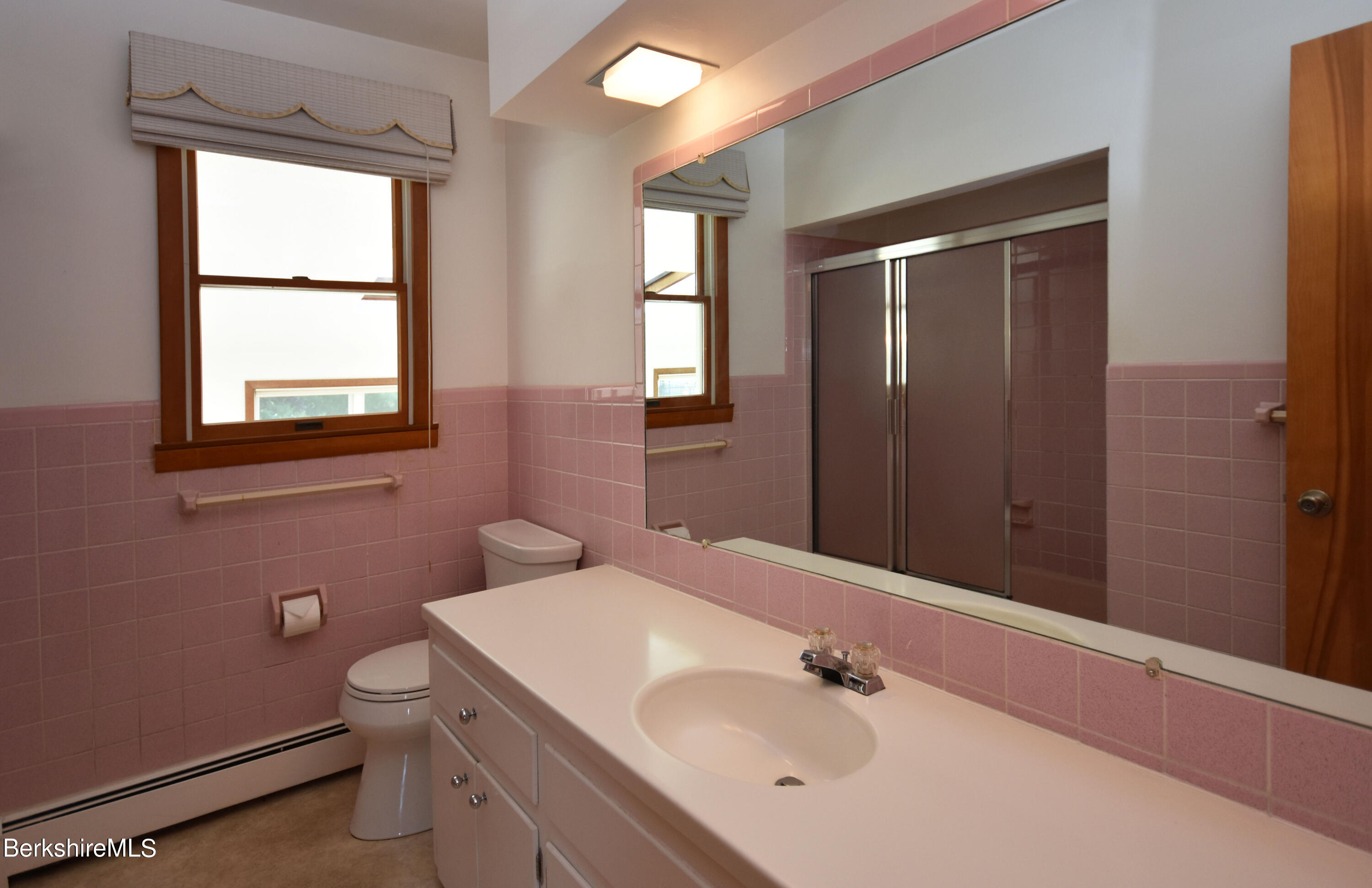 41 Oak Hill Road Pittsfield, MA 01201 - Photo 27 of 45 Full Bath
