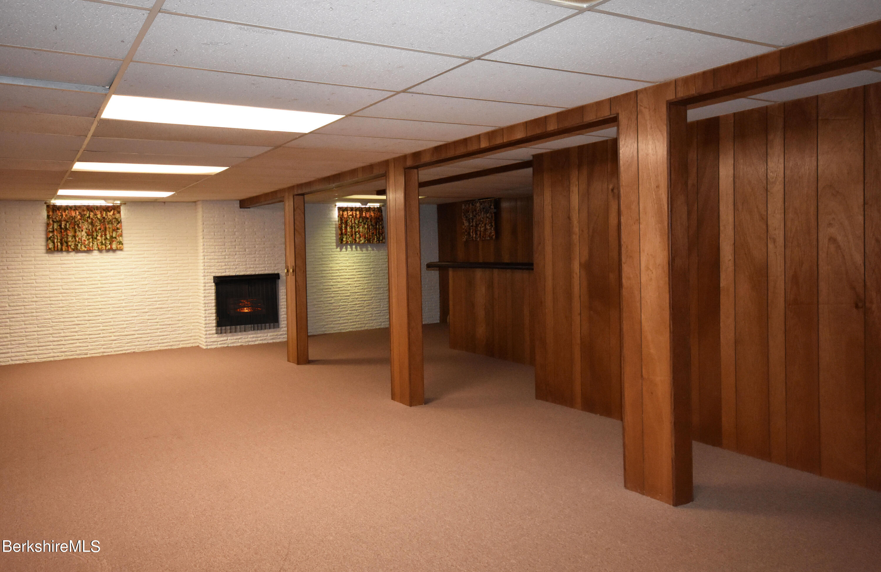41 Oak Hill Road Pittsfield, MA 01201 - Photo 29 of 45 Family Room