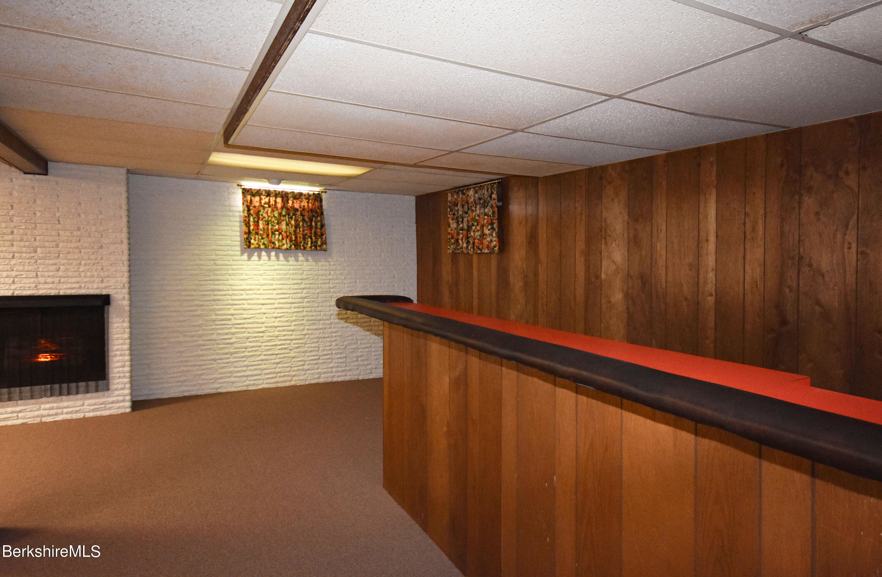 41 Oak Hill Road Pittsfield, MA 01201 - Photo 30 of 45 Family Room/Bar