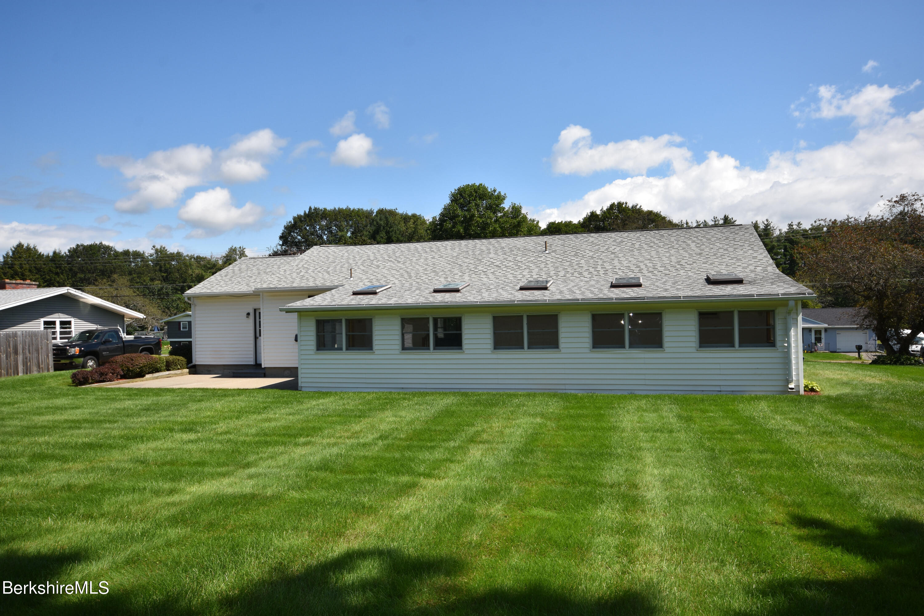41 Oak Hill Road Pittsfield, MA 01201 - Photo 40 of 45 Exterior Back