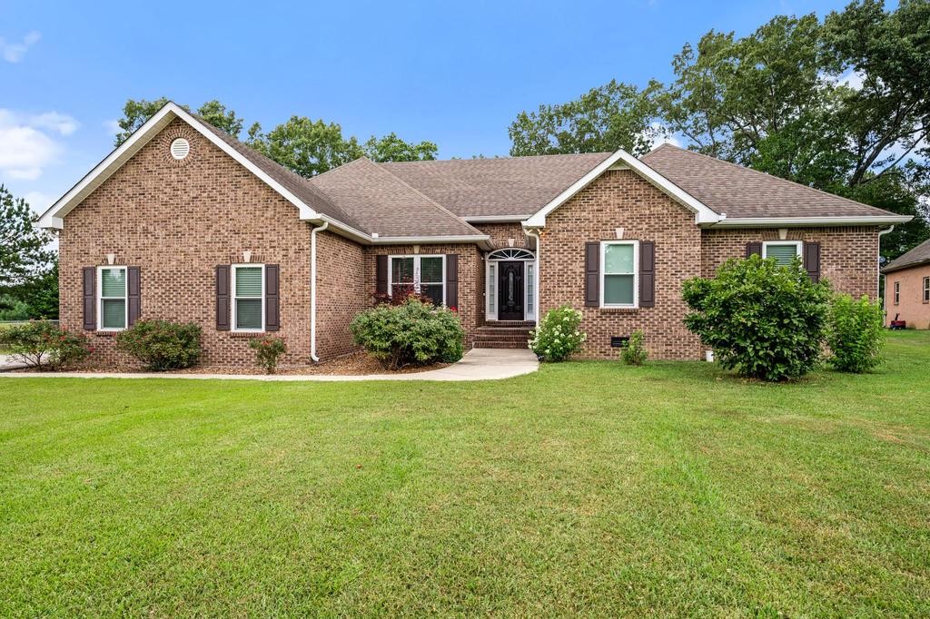 211 Oak Hollow Road Manchester, TN 37355 - Photo 1 of 31 front view of a house and a yard
