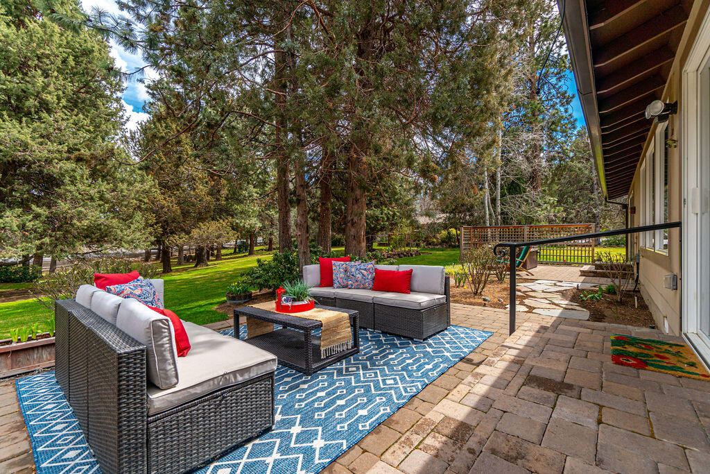 20476 Mainline Road Bend, OR 97702 - Photo 43 of 50 RileyVisuals-109