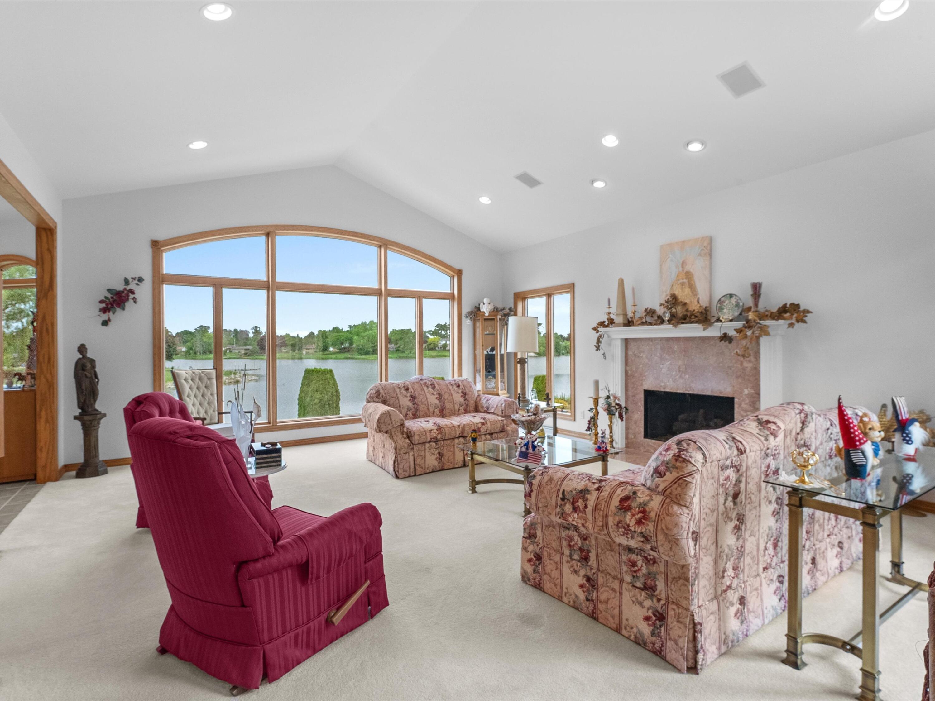 1505 Blue Heron Drive Two Rivers, WI 54241 - Photo 18 of 50 Living Room