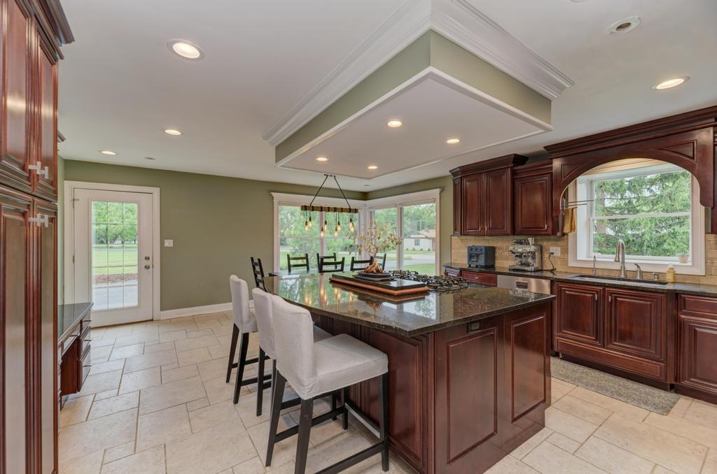 325 Canterbury Lane Inverness, IL 60010 - Photo 17 of 54