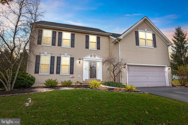$645,900 | 132 Applewood Lane, Dublin, PA 18917