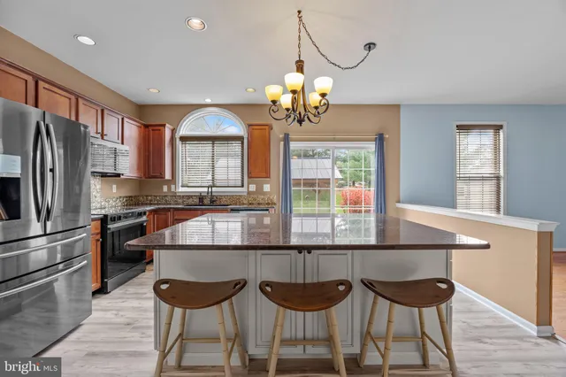 $645,900 | 132 Applewood Lane, Dublin, PA 18917