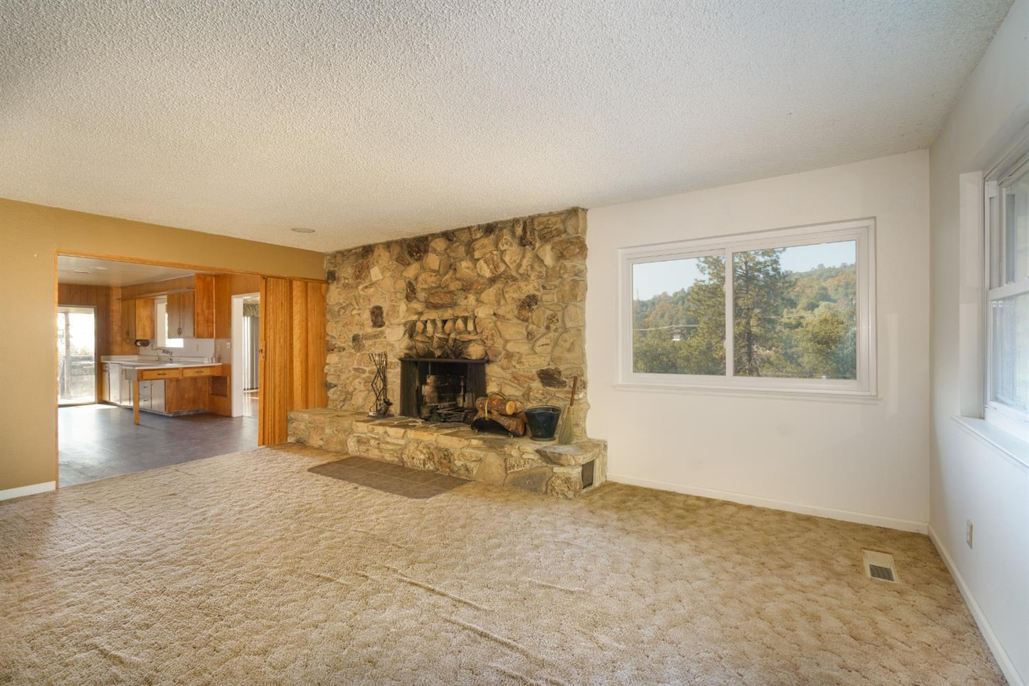42516 Buckeye Road Oakhurst, CA 93644 - Photo 8 of 32 Gallery Image 8
