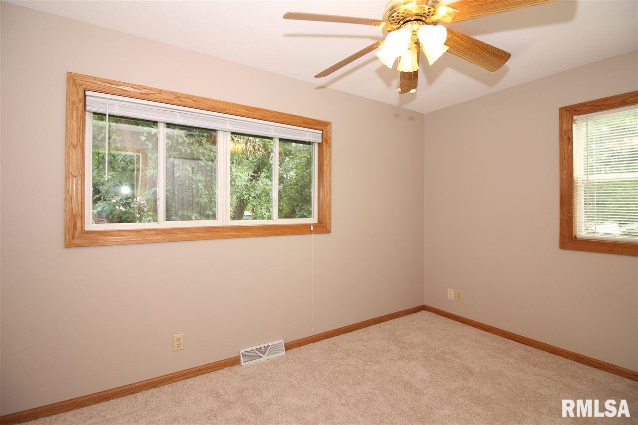 3811 West Lancer Road Peoria, IL 61615 - Photo 11 of 34 Gallery Image 11