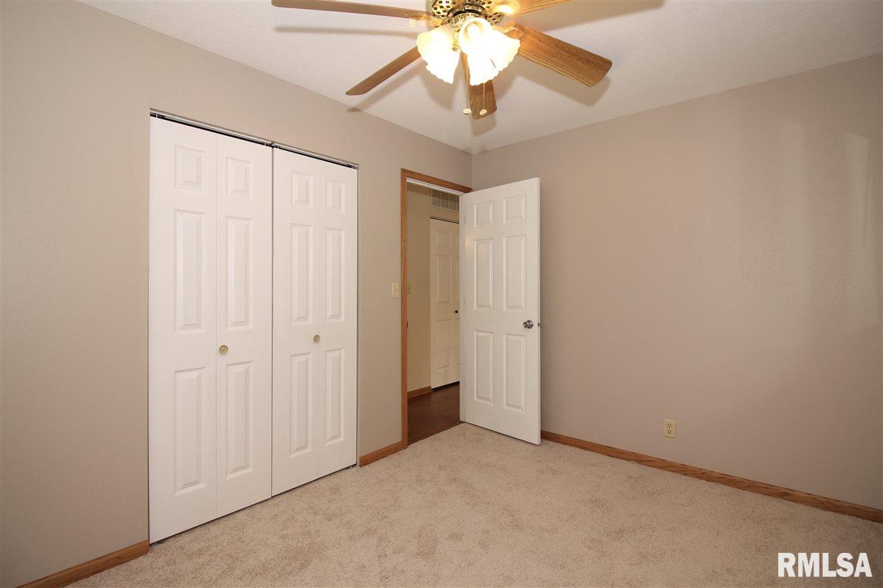3811 West Lancer Road Peoria, IL 61615 - Photo 13 of 34 Gallery Image 13