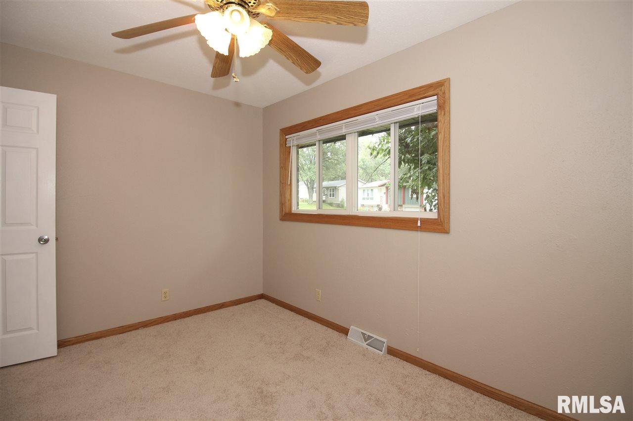 3811 West Lancer Road Peoria, IL 61615 - Photo 14 of 34 Gallery Image 14