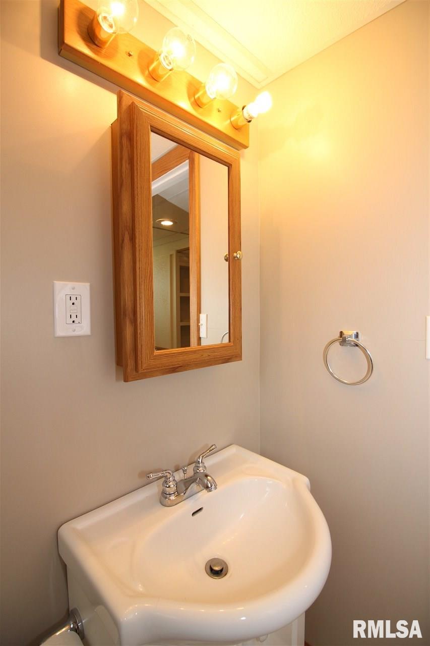 3811 West Lancer Road Peoria, IL 61615 - Photo 22 of 34 Gallery Image 22