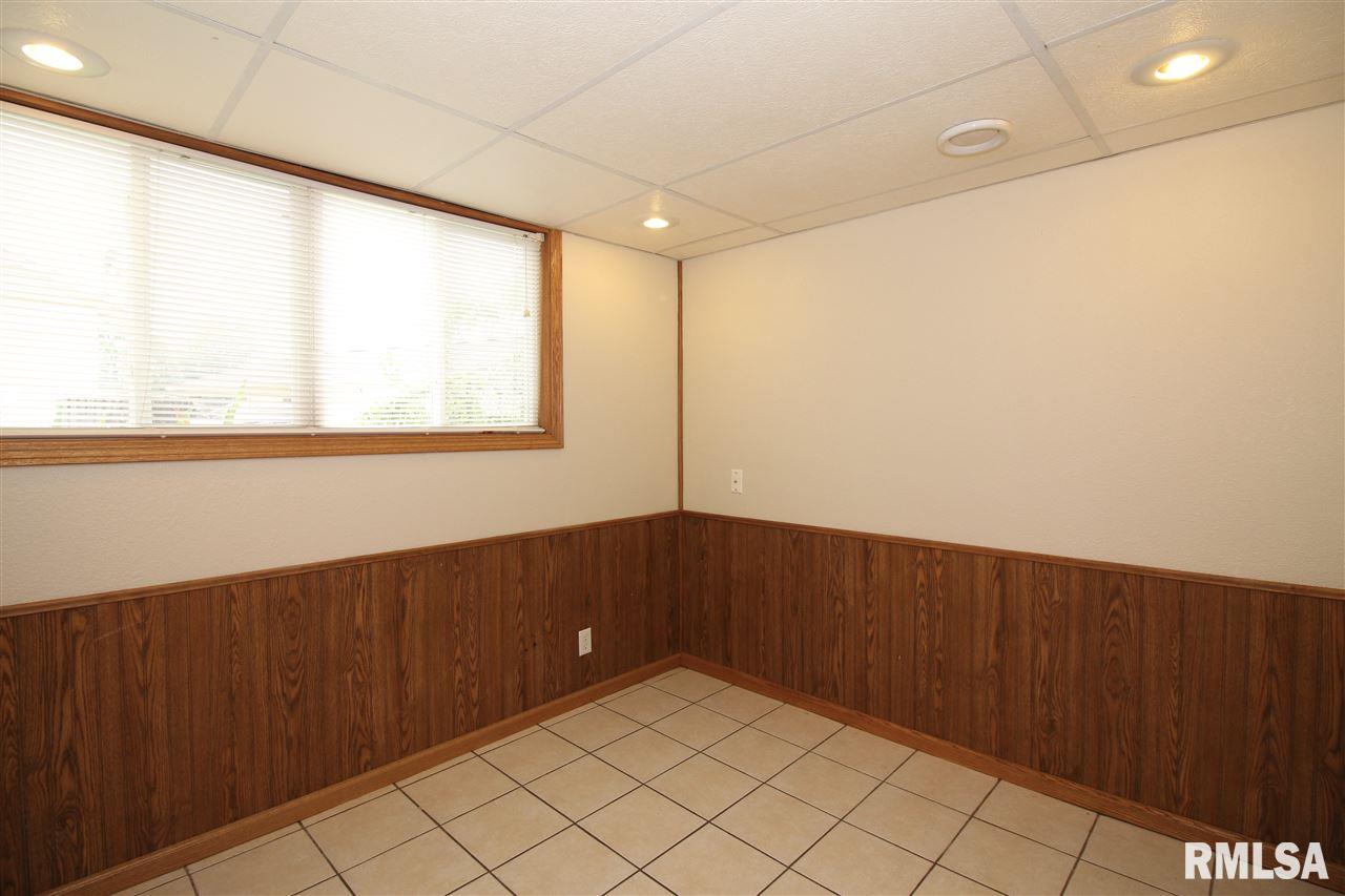 3811 West Lancer Road Peoria, IL 61615 - Photo 23 of 34 Gallery Image 23