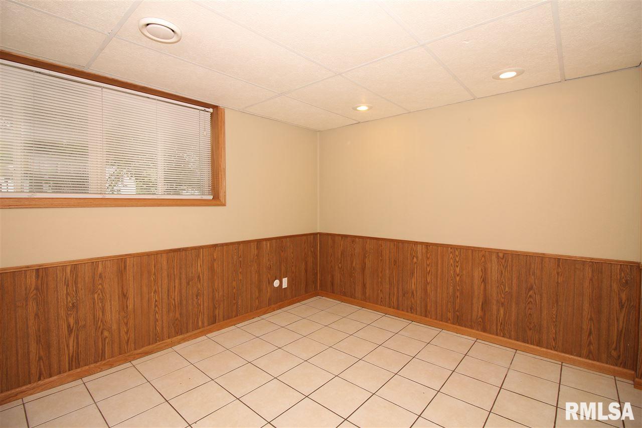 3811 West Lancer Road Peoria, IL 61615 - Photo 26 of 34 Gallery Image 26