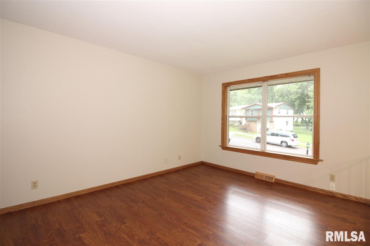 3811 West Lancer Road Peoria, IL 61615 - Photo 5 of 34 Gallery Image 5