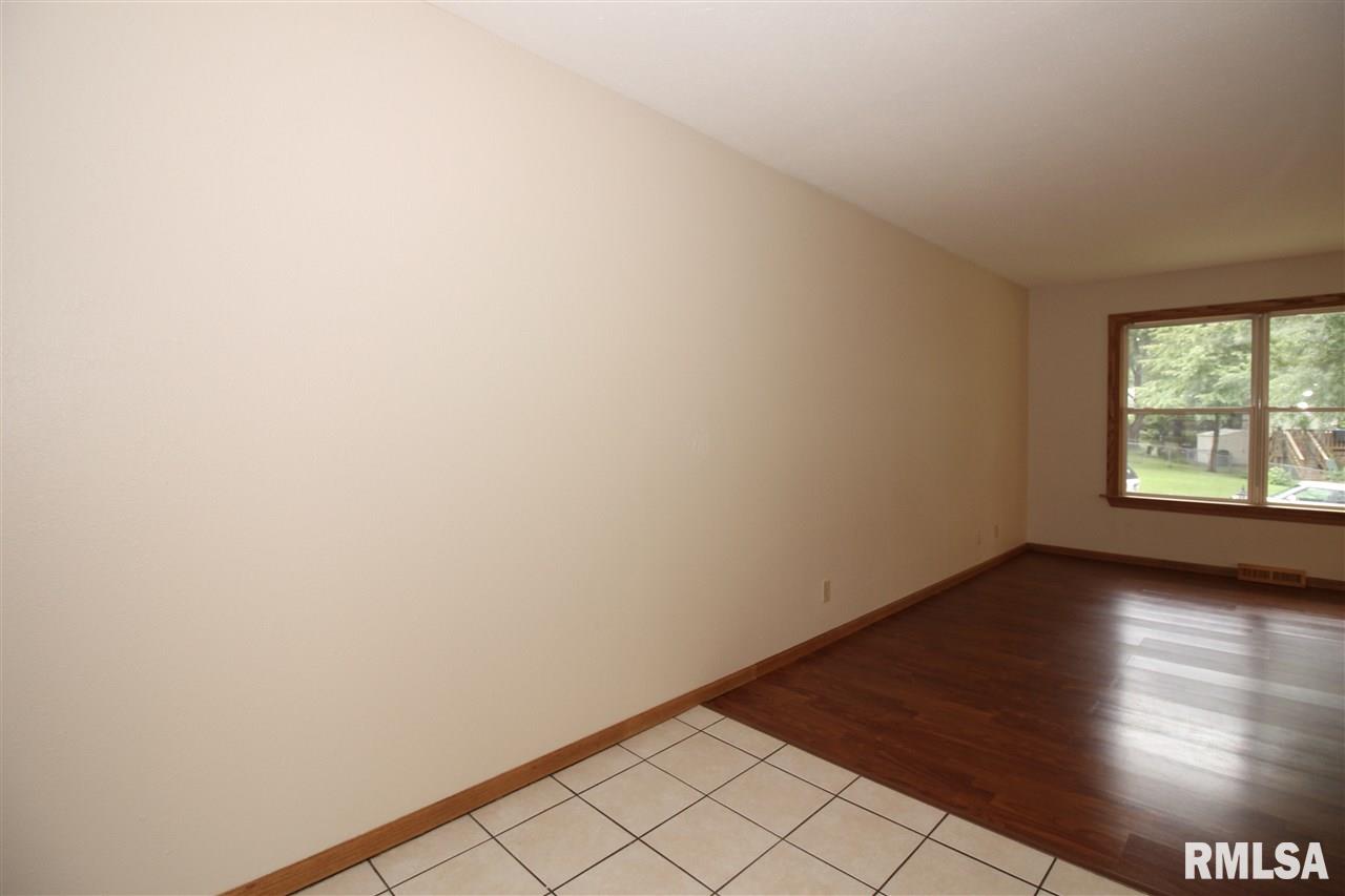 3811 West Lancer Road Peoria, IL 61615 - Photo 8 of 34 Gallery Image 8