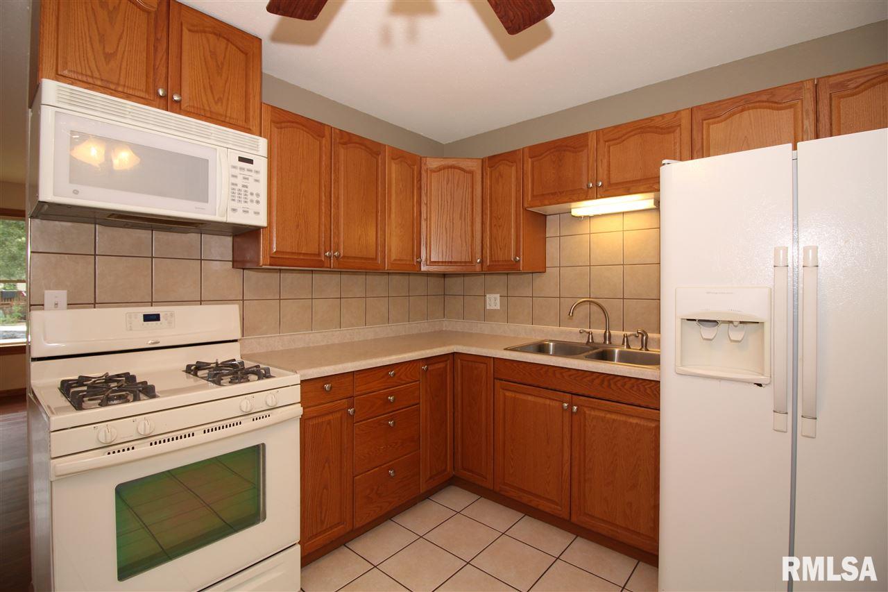 3811 West Lancer Road Peoria, IL 61615 - Photo 9 of 34 Gallery Image 9