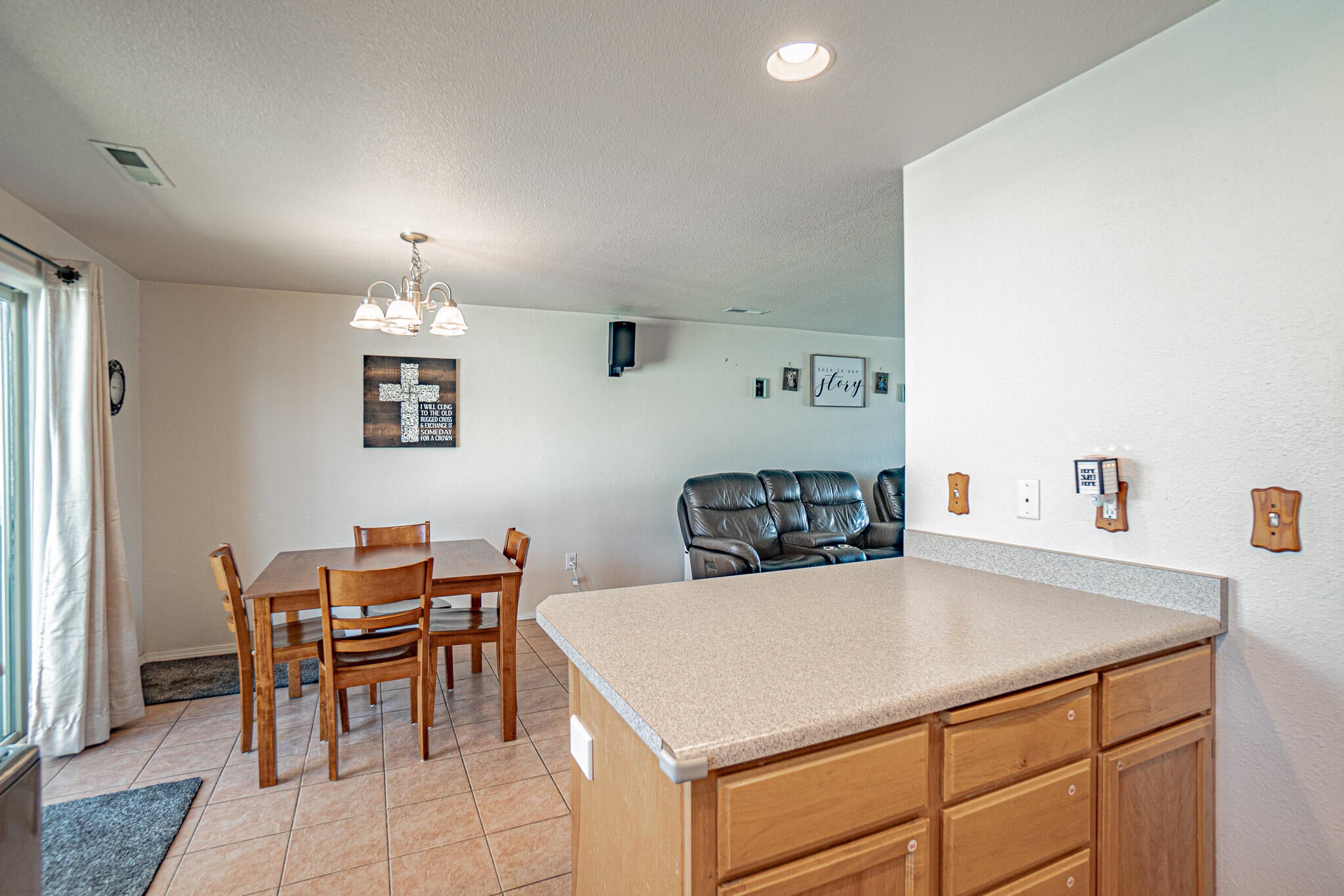 653 Andrea Way Eagle Point, OR 97524 - Photo 9 of 25 DSC09545-HDR