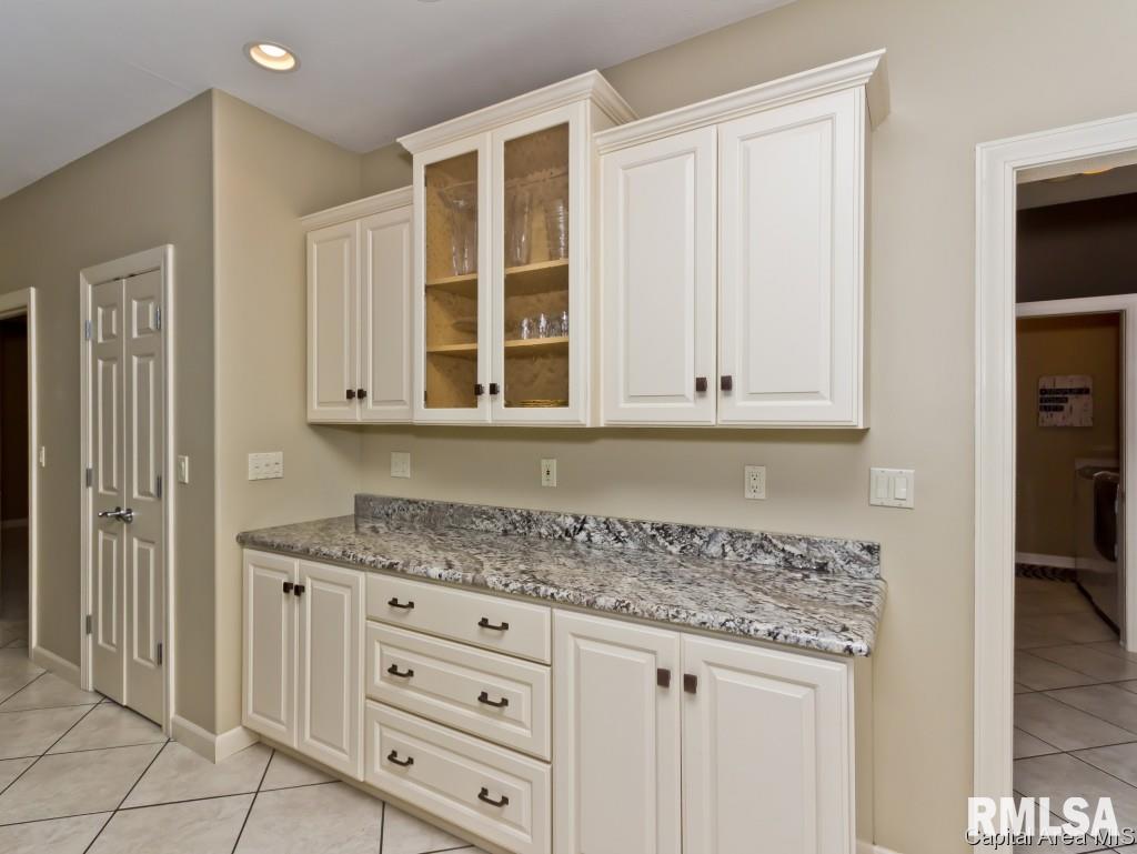 4109 Chandlerwood Road Springfield, IL 62711 - Photo 8 of 36
