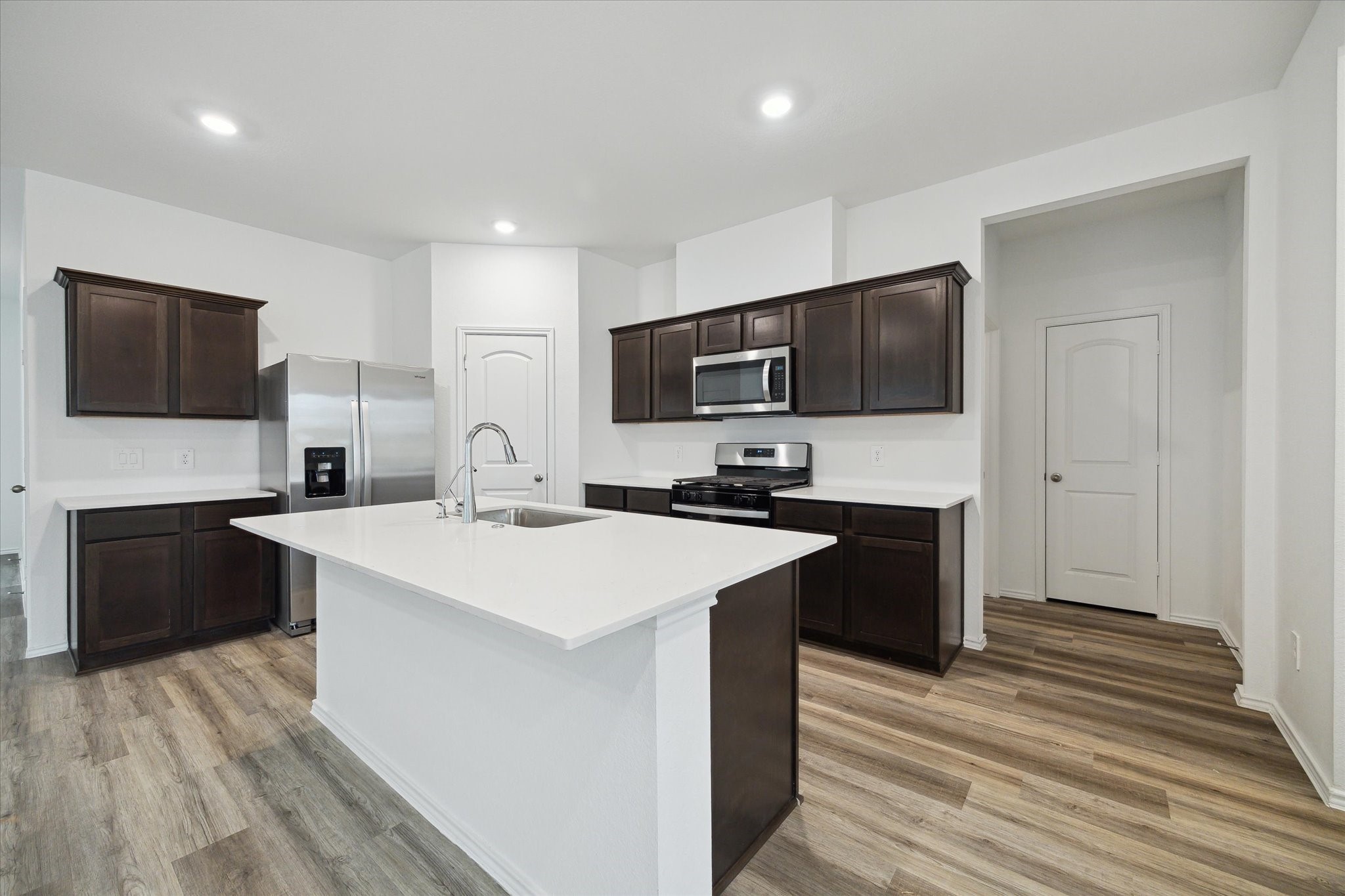 1011 Concord Pointe Lane Houston, TX 77090 - Photo 4 of 10 a kitchen with a sink microwave and refrigerator