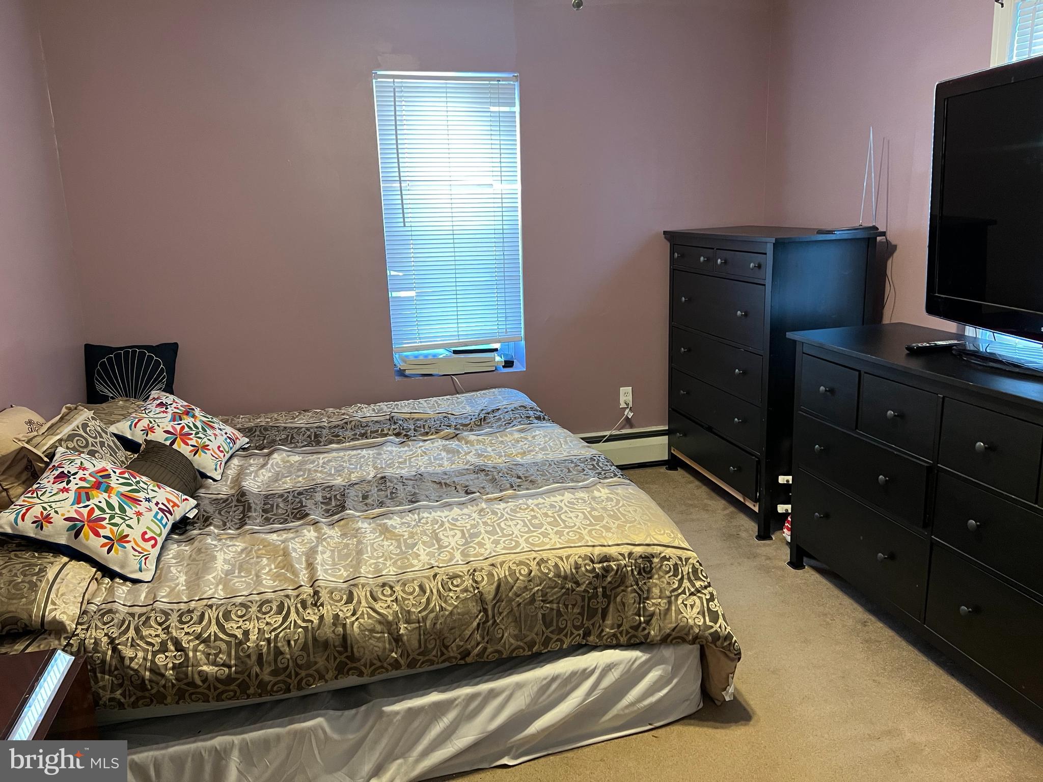 37 Spring Garden Street Riverside, NJ 08075 - Photo 8 of 11 Owner's bedroom