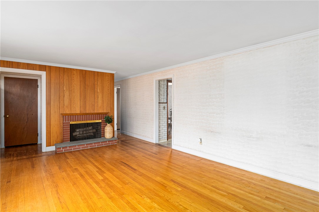 15 Killdeer Road Warwick, RI 02888 - Photo 4 of 29 Living room