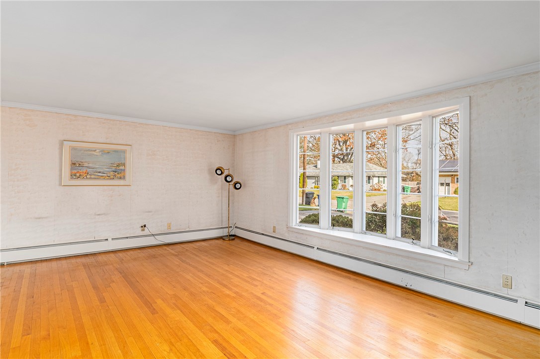 15 Killdeer Road Warwick, RI 02888 - Photo 5 of 29 Living room