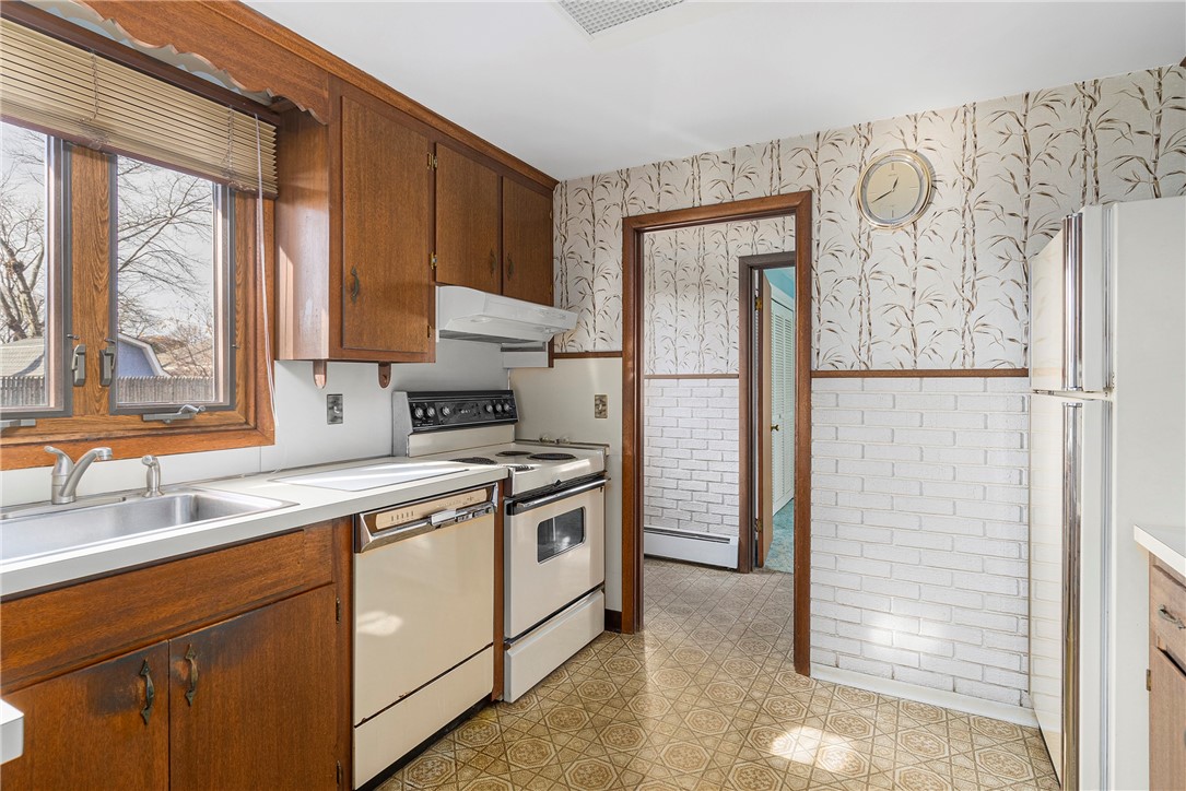 15 Killdeer Road Warwick, RI 02888 - Photo 10 of 29 Kitchen