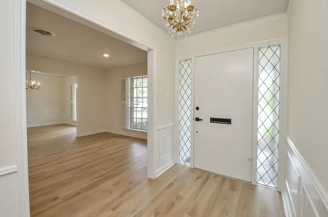 a black and white photo of a picture