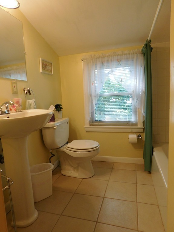 14 Barton Street Springfield, MA 01104 - Photo 12 of 29