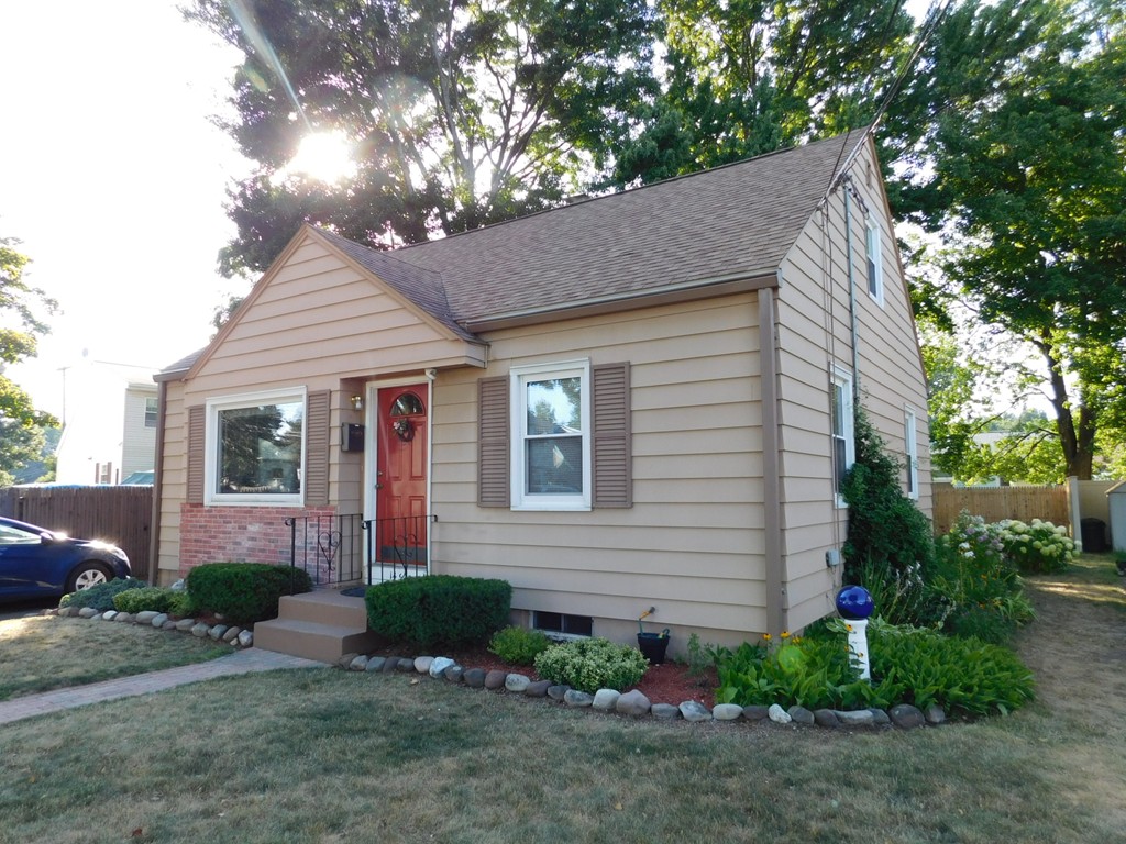 14 Barton Street Springfield, MA 01104 - Photo 2 of 29
