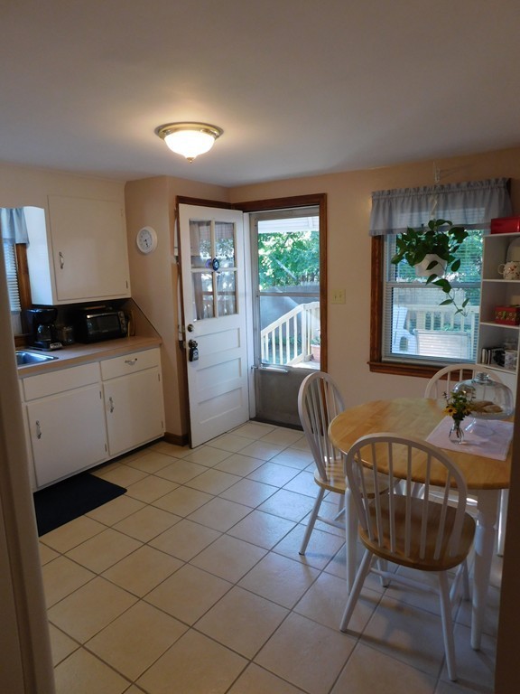 14 Barton Street Springfield, MA 01104 - Photo 4 of 29
