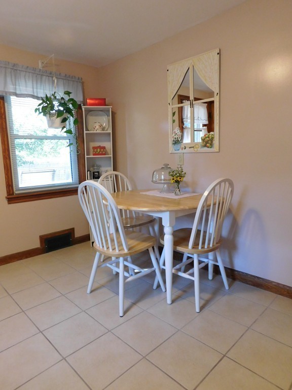 14 Barton Street Springfield, MA 01104 - Photo 5 of 29