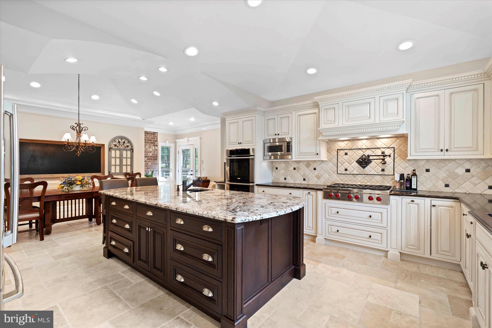 24 Bridleshire Road Newark, DE 19711 - Photo 5 of 59 Custom Gourmet Kitchen