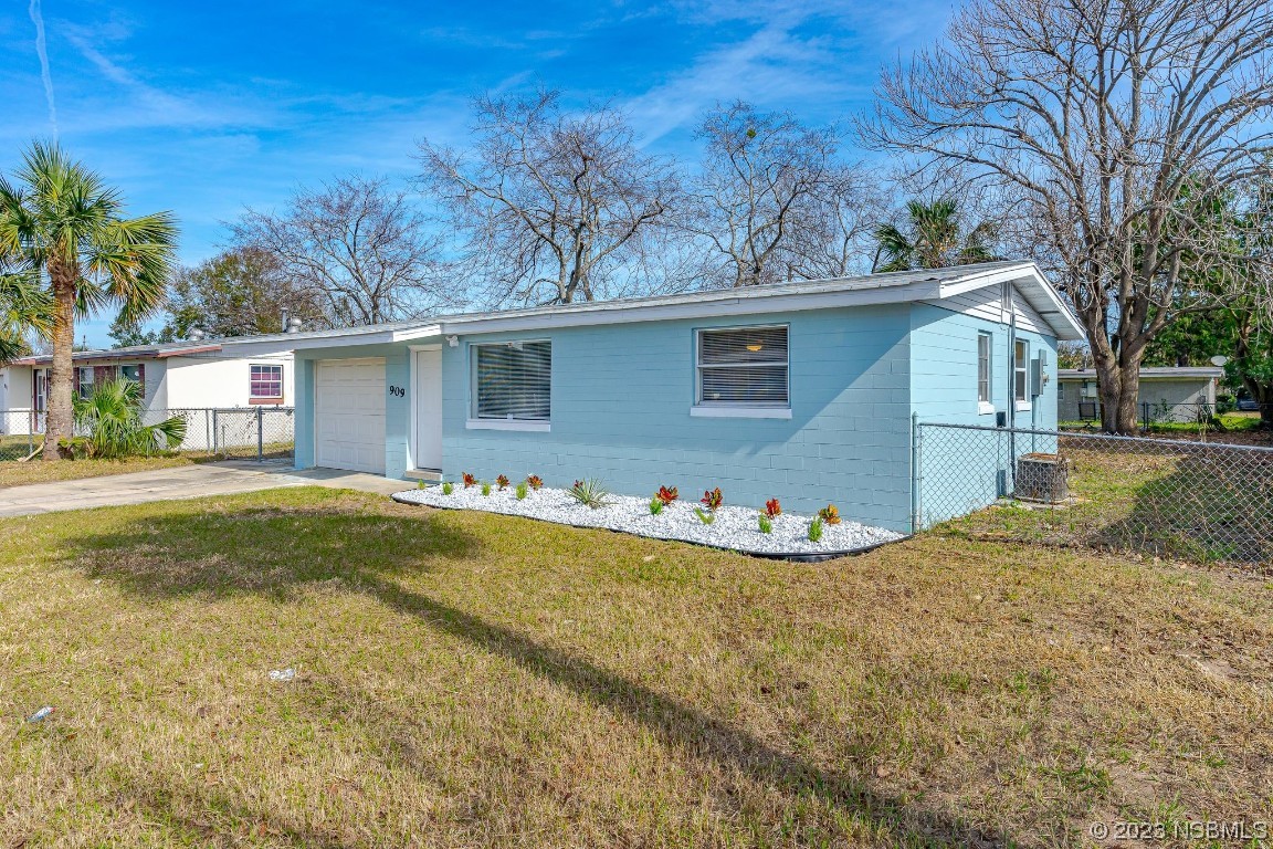 909 Derbyshire Road Daytona Beach, FL 32117 - Photo 3 of 18 a front view of house with yard