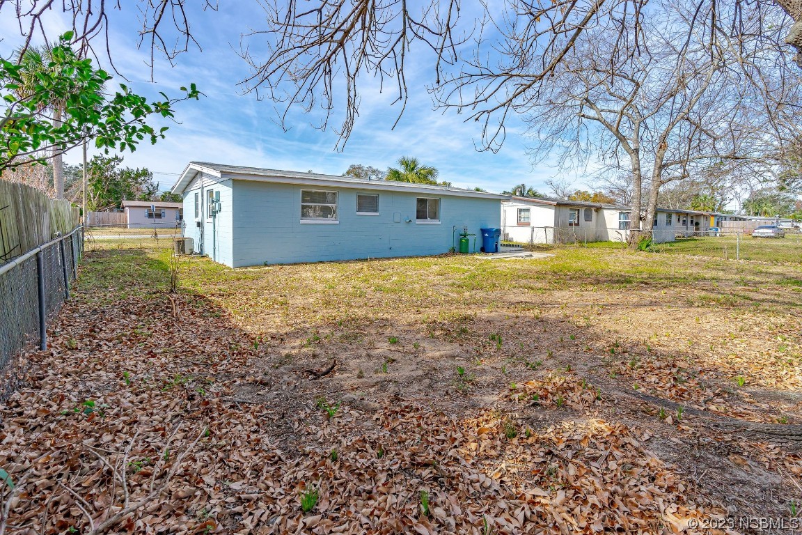 909 Derbyshire Road Daytona Beach, FL 32117 - Photo 5 of 18 a view of a house with a yard