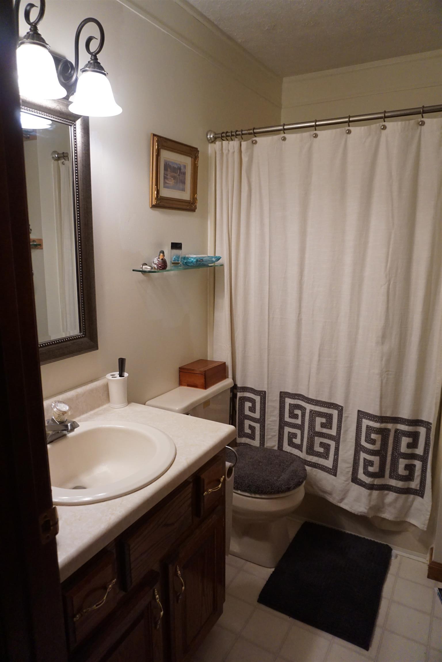 634 Butler Road Portland, TN 37148 - Photo 7 of 14 a bathroom with a sink a toilet and mirror