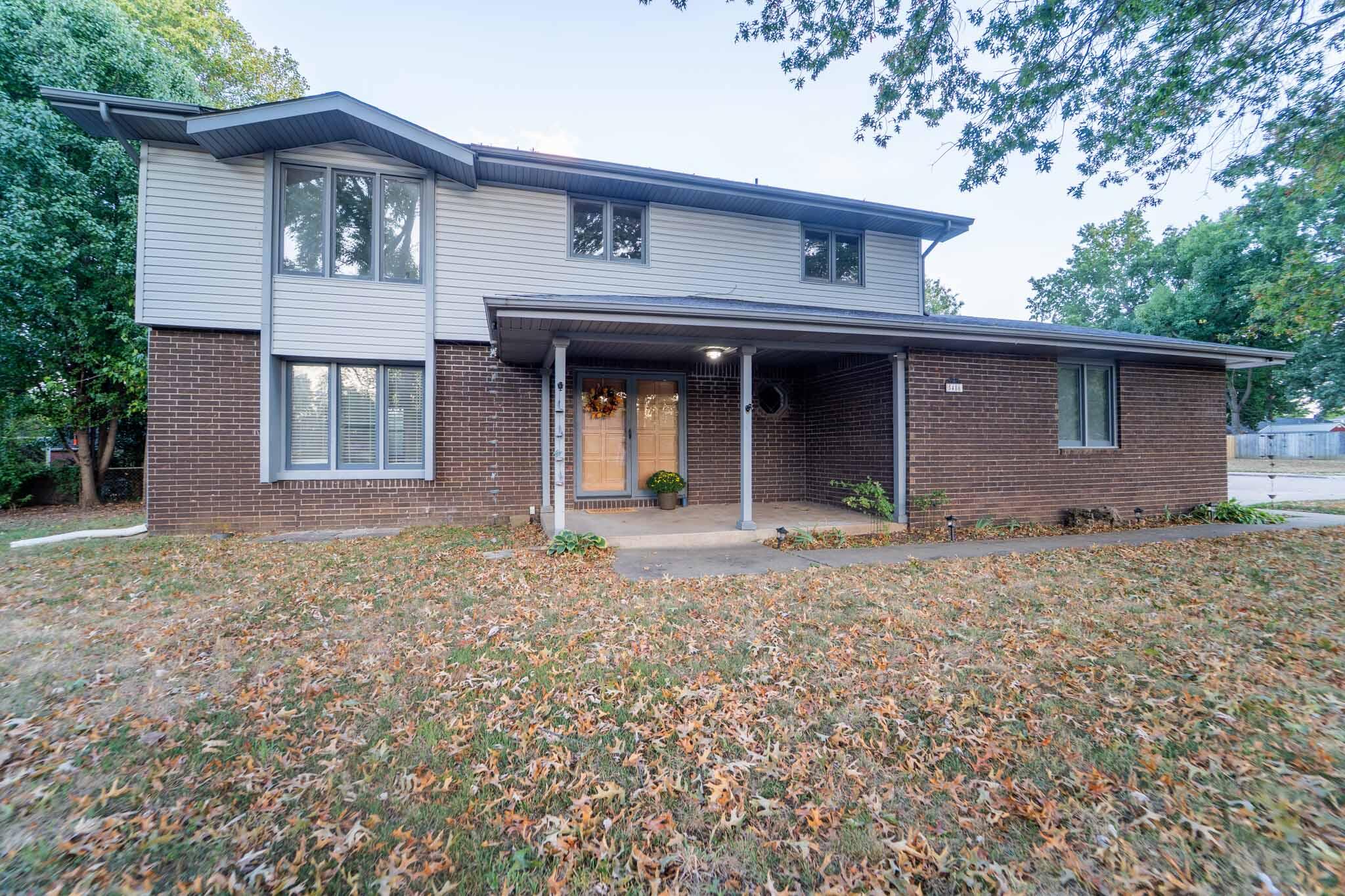 5486 South Clay Avenue Springfield, MO 65810 - Photo 1 of 34 Front