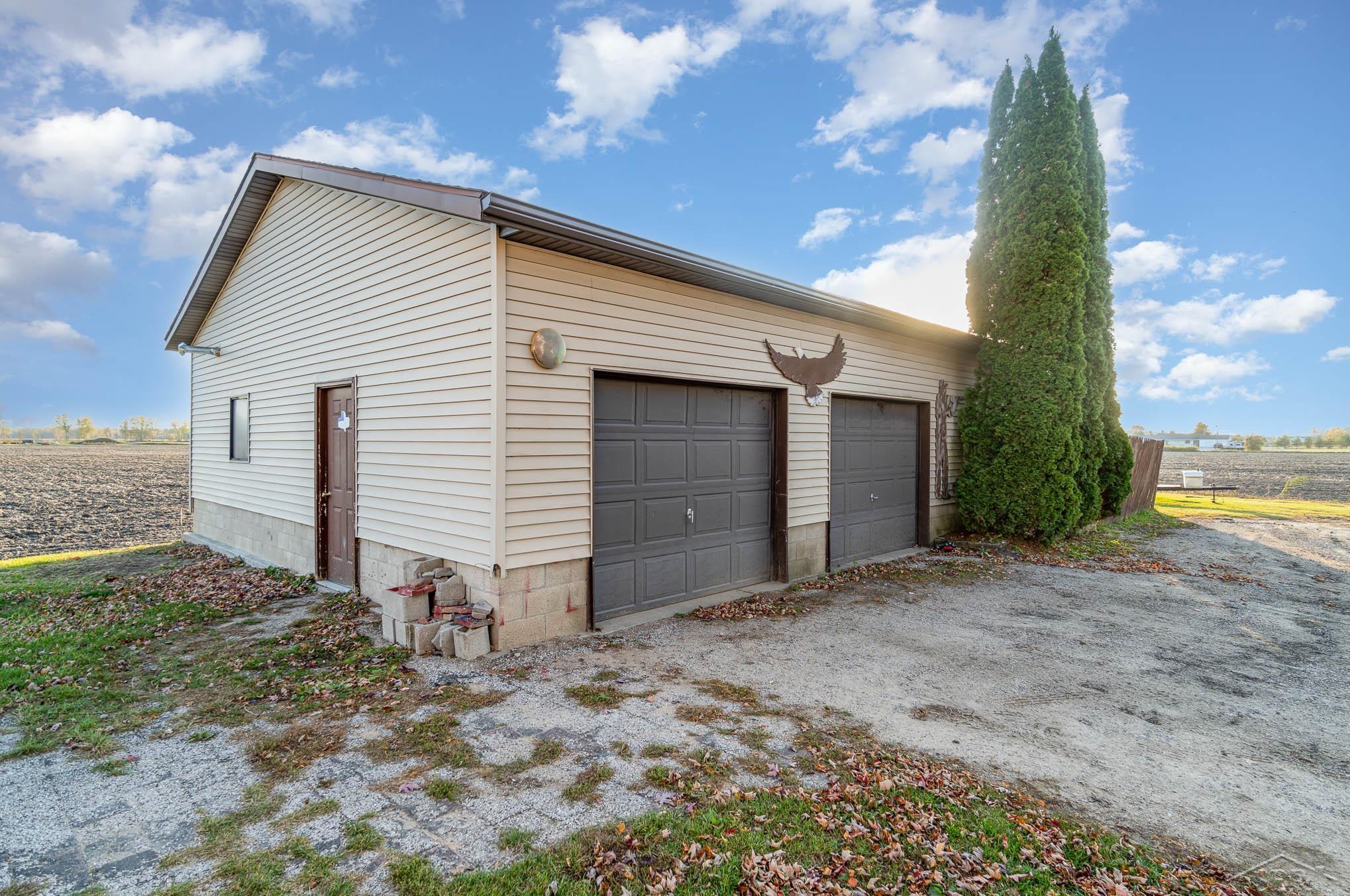 1907 West Neuman Road Pinconning, MI 48650 - Photo 5 of 28 50093989-4.JPG