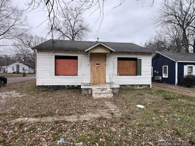 $39,500 | 818 Curtis Street, Paris, TN 38242