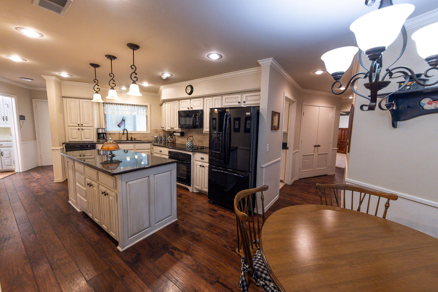 5212 27th Street Lubbock, TX 79407 - Photo 7 of 32 2L9A9865