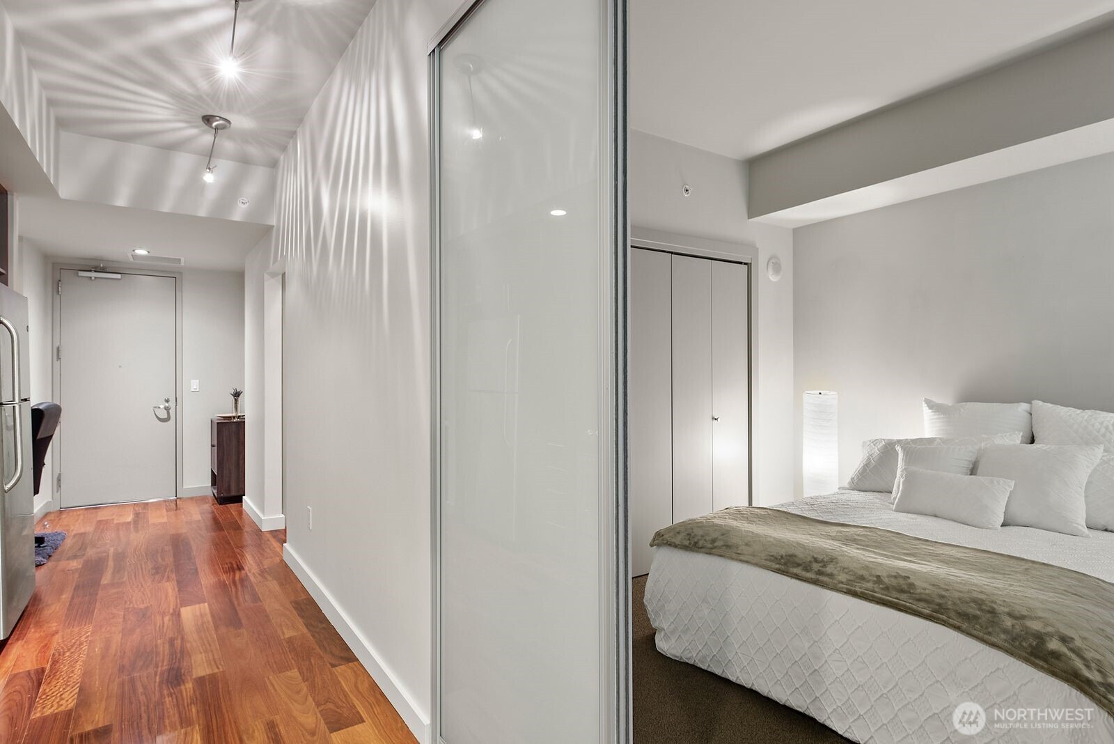 910 Lenora Street, Unit S604 Seattle, WA 98121 - Photo 12 of 30