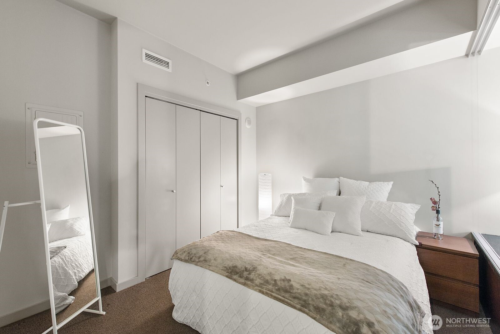 910 Lenora Street, Unit S604 Seattle, WA 98121 - Photo 13 of 30