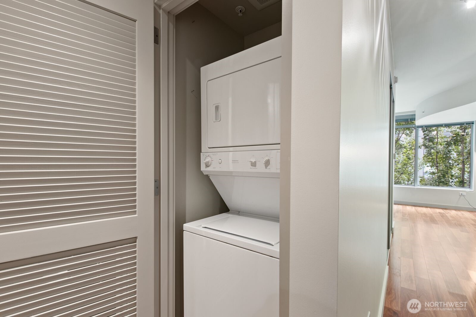 910 Lenora Street, Unit S604 Seattle, WA 98121 - Photo 18 of 30