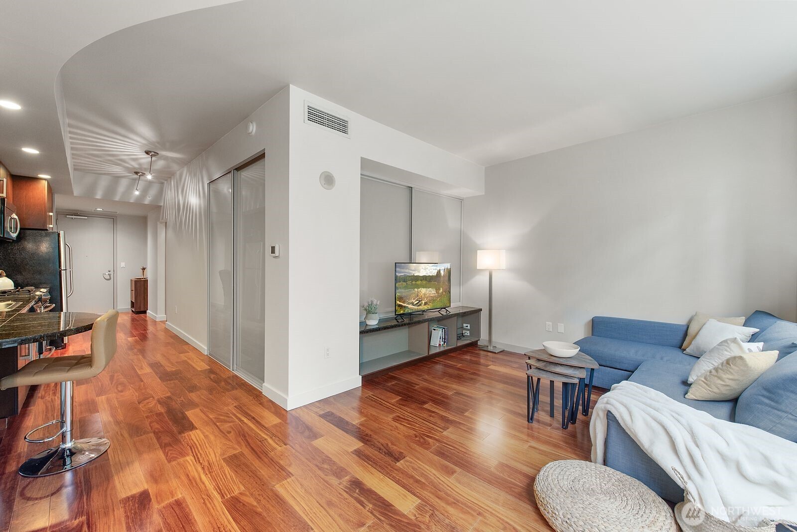 910 Lenora Street, Unit S604 Seattle, WA 98121 - Photo 5 of 30