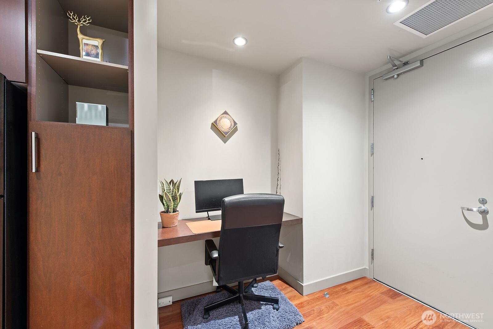 910 Lenora Street, Unit S604 Seattle, WA 98121 - Photo 10 of 30