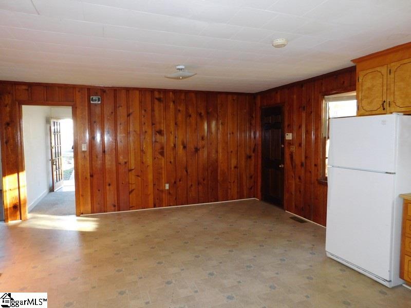 201 Shands Street Clinton, SC 29325 - Photo 7 of 14 Gallery Image 7