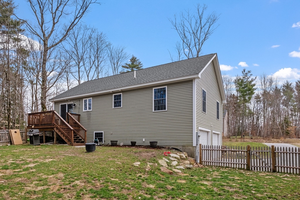 3 Fieldstone Drive Deerfield, NH 03037 - Photo 6 of 28 a view of a house with a yard