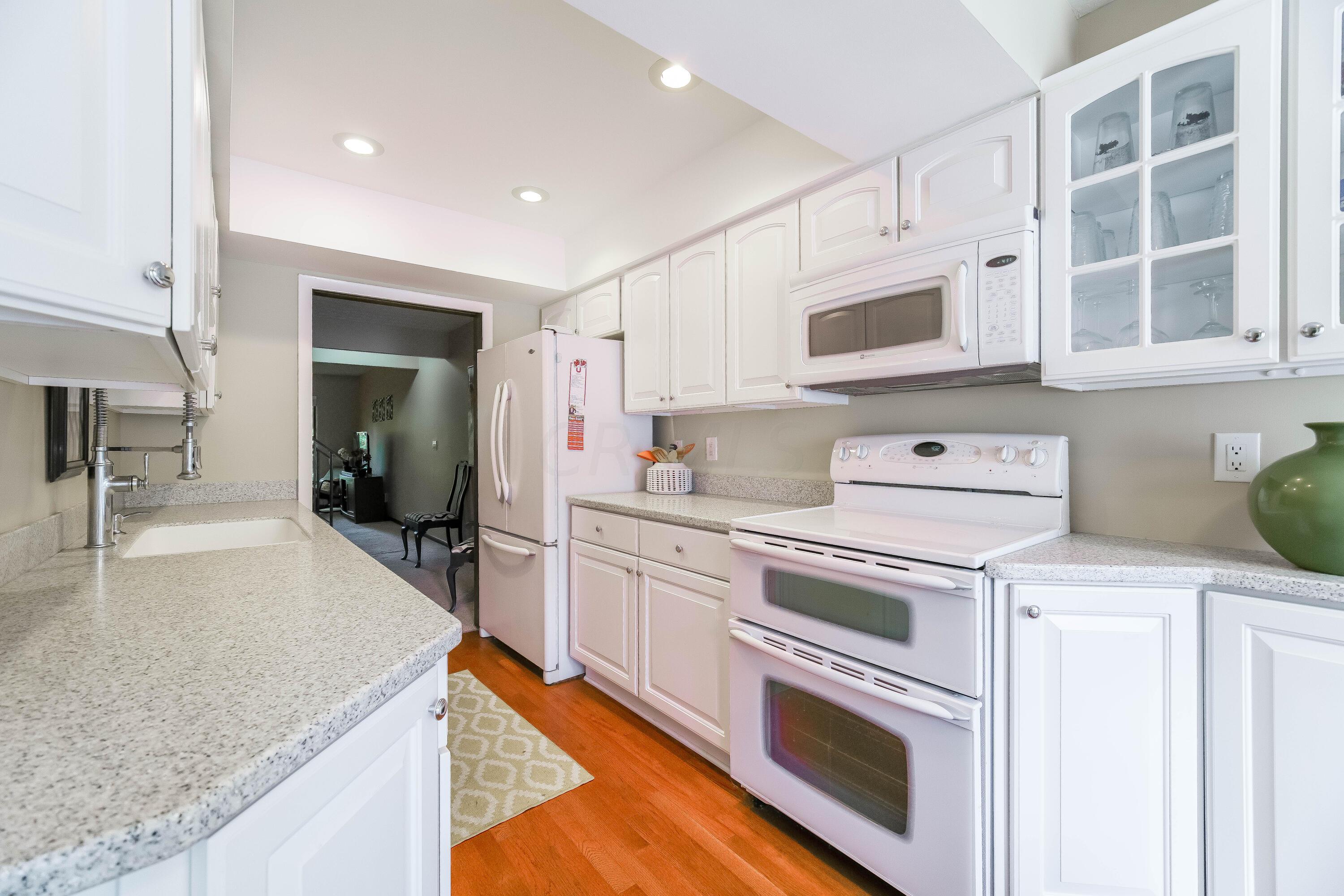 3168 Waldens Ravine Columbus, OH 43221 - Photo 5 of 50 3168 Walden’s Ravine-23
