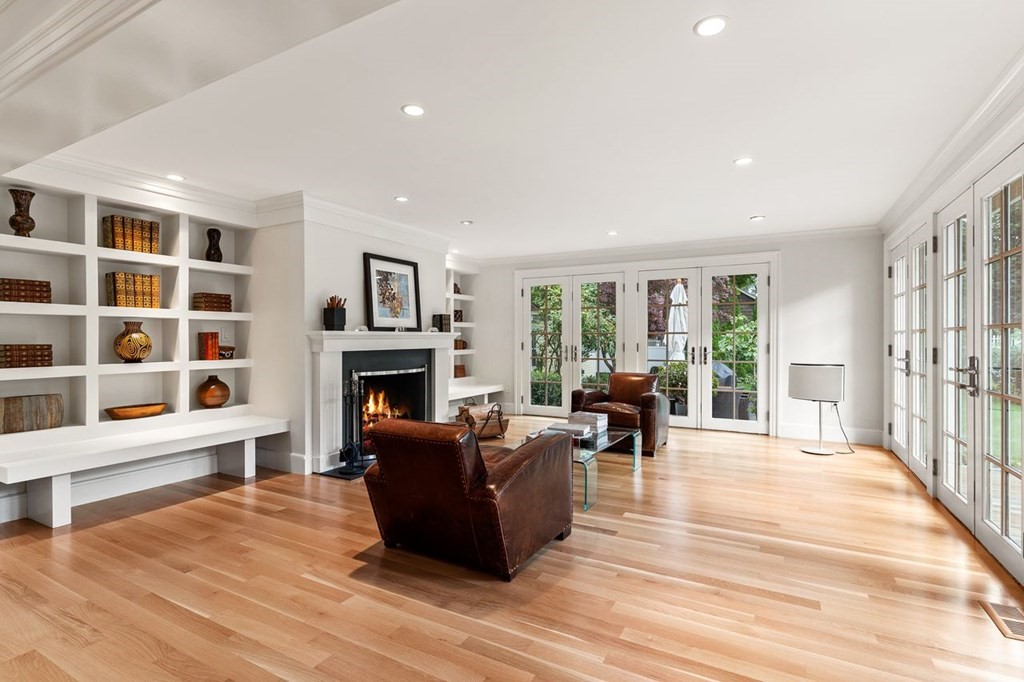 22 Robert Road Marblehead, MA 01945 - Photo 2 of 41 a living room with furniture large window and a fireplace